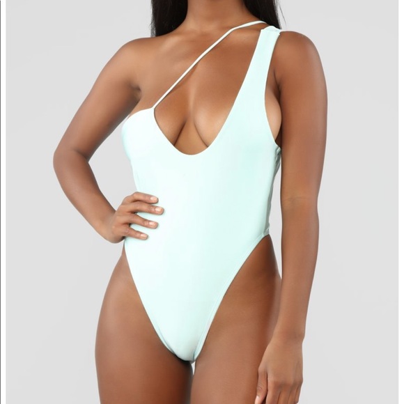 Fashion Nova Tops - Fashion Nova bodysuit M NWT mint color gorgeous